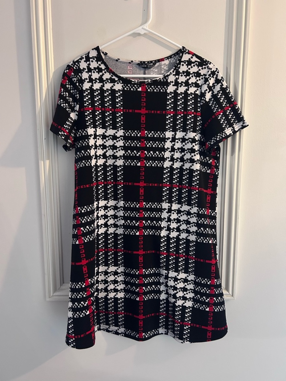 SHEIN Black White Red Patterned Knit Mini Dress